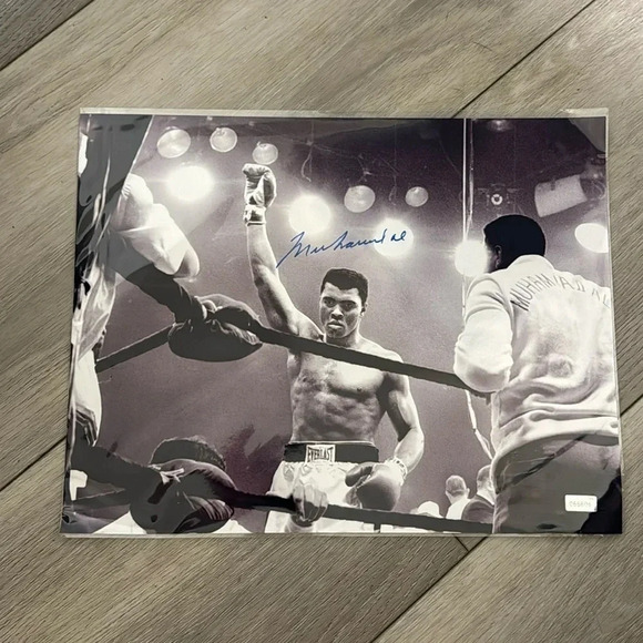 Muhammad Ali autographed photo 11x14 - Picture 1 of 1